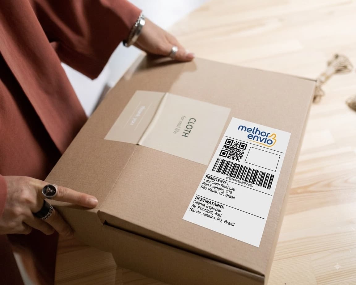 Pacotes prontos para envio com etiquetas de frete do Melhor Envio